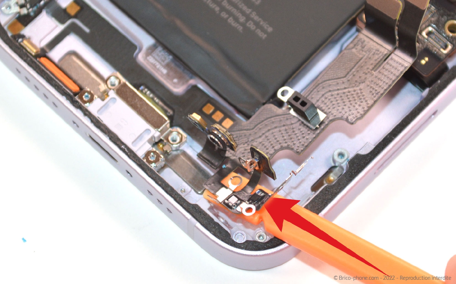 Comment changer le connecteur de charge sur iPhone 14 photo 3